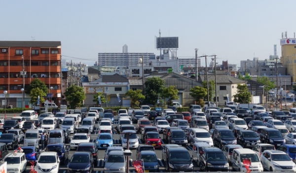 銀座シックス　駐車場　混雑