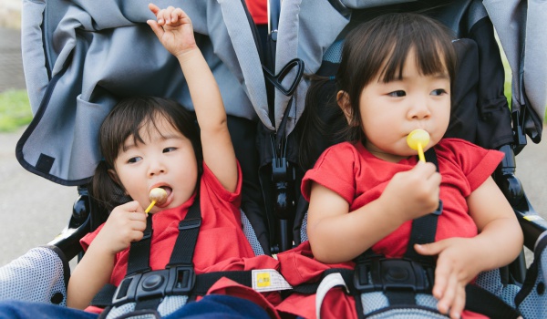 ディズニーに子連れする時の持ち物は 日帰りと泊まりでおすすめはこれ